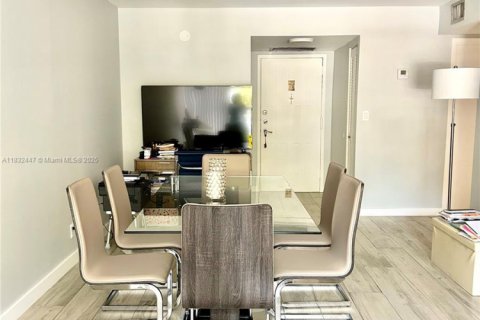 Copropriété à vendre à Hallandale Beach, Floride: 2 chambres, 99.87 m2 № 1979720 - photo 1