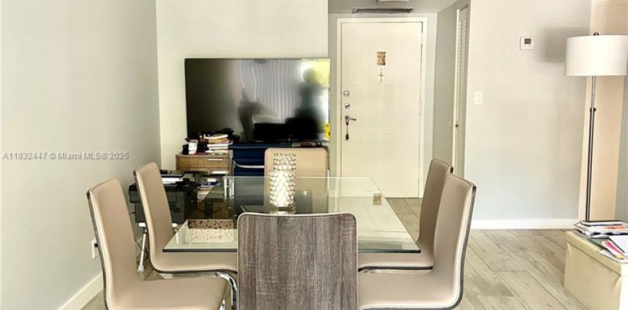 Condo à Hallandale Beach, Floride, 2 chambres  № 1979720