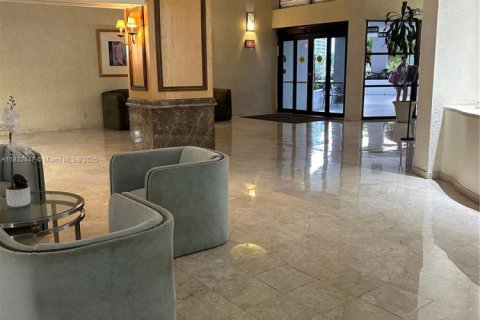 Copropriété à vendre à Hallandale Beach, Floride: 2 chambres, 99.87 m2 № 1979720 - photo 6