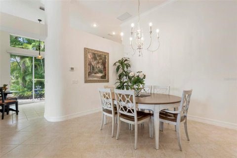 House in Englewood, Florida 3 bedrooms, 210.42 sq.m. № 2284263 - photo 8