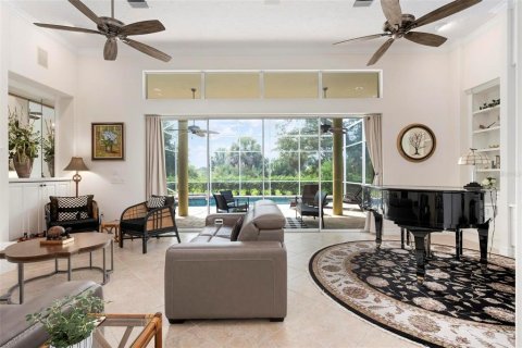 House in Englewood, Florida 3 bedrooms, 210.42 sq.m. № 2284263 - photo 9