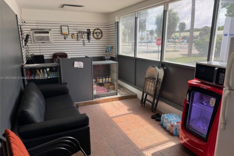 Купить коммерческую недвижимость в Пемброк-Пайнс, Флорида № 1957418 - фото 8