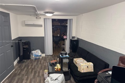 Купить коммерческую недвижимость в Пемброк-Пайнс, Флорида № 1957418 - фото 9