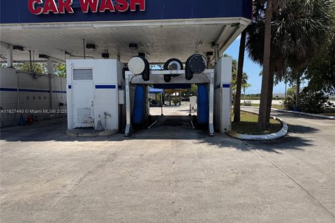 Коммерческая недвижимость в Пемброк-Пайнс, Флорида № 1957418