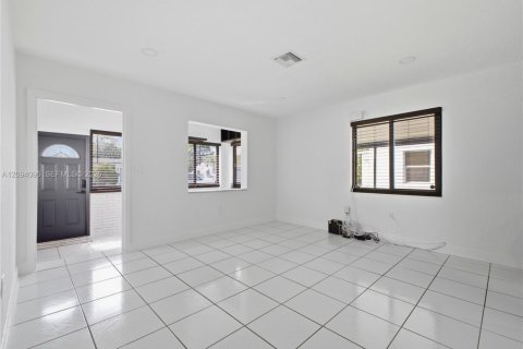 Villa ou maison à vendre à Hollywood, Floride: 3 chambres № 2382074 - photo 8
