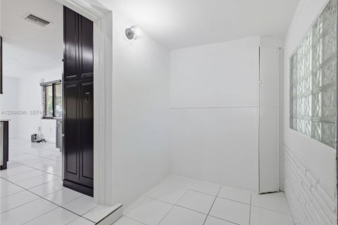 Villa ou maison à vendre à Hollywood, Floride: 3 chambres № 2382074 - photo 24