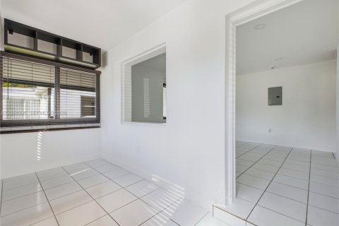 Villa ou maison à vendre à Hollywood, Floride: 3 chambres № 2382074 - photo 7