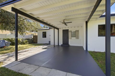 Villa ou maison à vendre à Hollywood, Floride: 3 chambres № 2382074 - photo 25