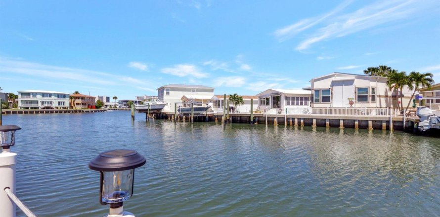 Villa ou maison à Jensen Beach, Floride 2 chambres, 79.34 m2 № 2147312