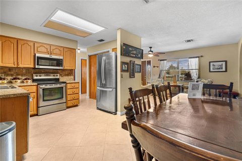 Casa en venta en Lake Panasoffkee, Florida, 2 dormitorios, 163.32 m2 № 1916126 - foto 14
