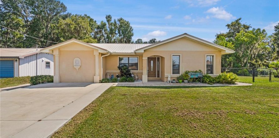 Casa en Lake Panasoffkee, Florida 2 dormitorios, 163.32 m2 № 1916126