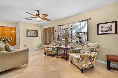 Casa en venta en Lake Panasoffkee, Florida, 2 dormitorios, 163.32 m2 № 1916126 - foto 9