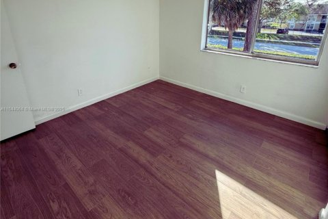 Condo in West Palm Beach, Florida, 2 bedrooms  № 2012381 - photo 15