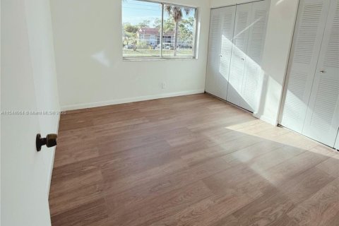 Condo in West Palm Beach, Florida, 2 bedrooms  № 2012381 - photo 14