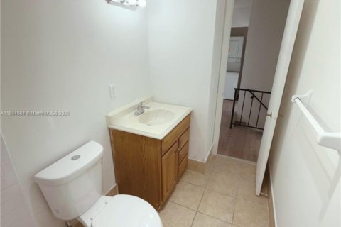 Condo in West Palm Beach, Florida, 2 bedrooms  № 2012381 - photo 13