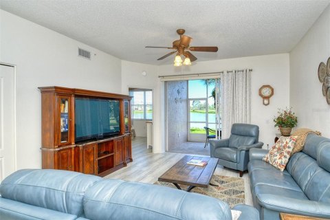 Condo in Sarasota, Florida, 2 bedrooms  № 2099472 - photo 11