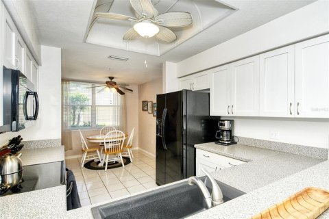 Condo in Sarasota, Florida, 2 bedrooms  № 2099472 - photo 17