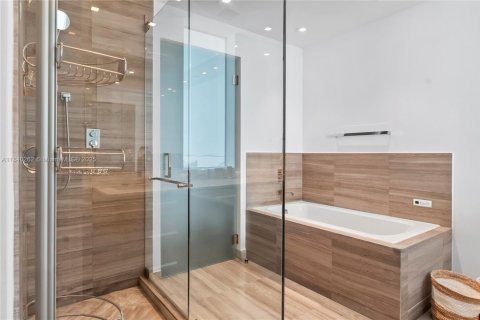 Condo in Key Biscayne, Florida, 2 bedrooms  № 1828886 - photo 27