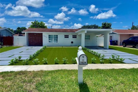 Casa en venta en Hollywood, Florida, 4 dormitorios № 1930735 - foto 1
