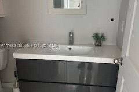 Купить кондоминиум в Майами, Флорида 1 спальня, 68.47м2, № 2049880 - фото 9