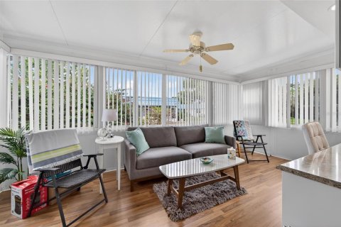 Condo in Sun City Center, Florida, 1 bedroom  № 2237257 - photo 24