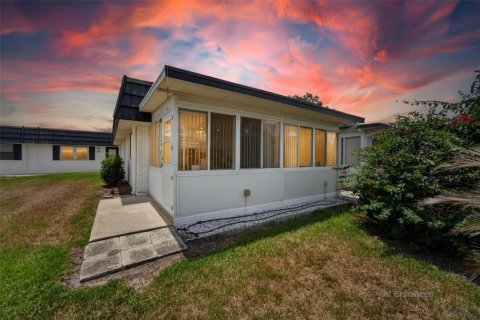 Condo in Sun City Center, Florida, 1 bedroom  № 2237257 - photo 2