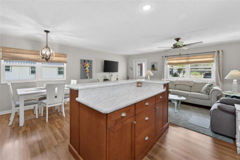 Condo in Sun City Center, Florida, 1 bedroom  № 2237257 - photo 8