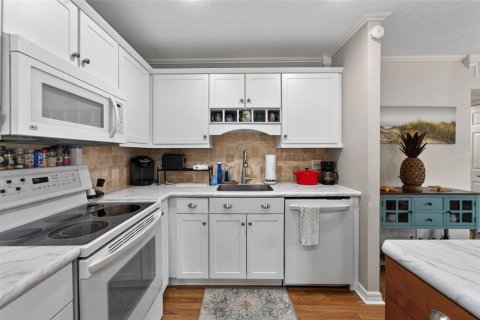 Condo in Sun City Center, Florida, 1 bedroom  № 2237257 - photo 10