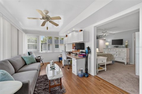 Condo in Sun City Center, Florida, 1 bedroom  № 2237257 - photo 16