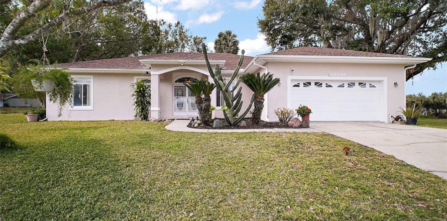 House in Fruitland Park, Florida 3 bedrooms, 220.27 sq.m. № 1513626