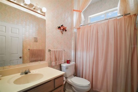 House in Fruitland Park, Florida 3 bedrooms, 220.27 sq.m. № 1513626 - photo 17