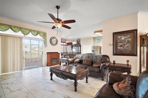 House in Fruitland Park, Florida 3 bedrooms, 220.27 sq.m. № 1513626 - photo 8