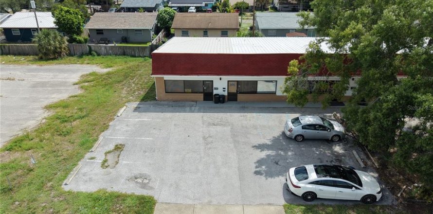 Commercial property in Pinellas Park, Florida 490.52 sq.m. № 2197540