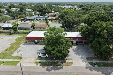 Commercial property in Pinellas Park, Florida 490.52 sq.m. № 2197540 - photo 12