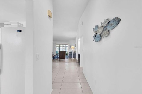Condominio en venta en Port Richey, Florida, 2 dormitorios, 122.63 m2 № 1651720 - foto 3