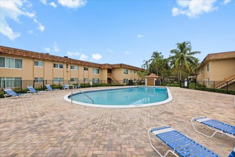 Condo in Lauderdale Lakes, Florida, 2 bedrooms  № 2359951