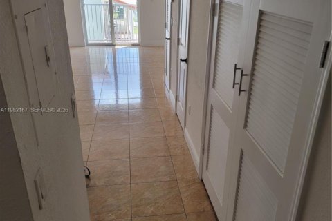 Condo in Hialeah, Florida, 2 bedrooms  № 2043325 - photo 6