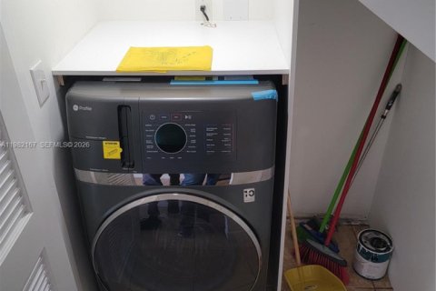 Condo in Hialeah, Florida, 2 bedrooms  № 2043325 - photo 5