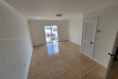 Condo in Hialeah, Florida, 2 bedrooms  № 2043325 - photo 4