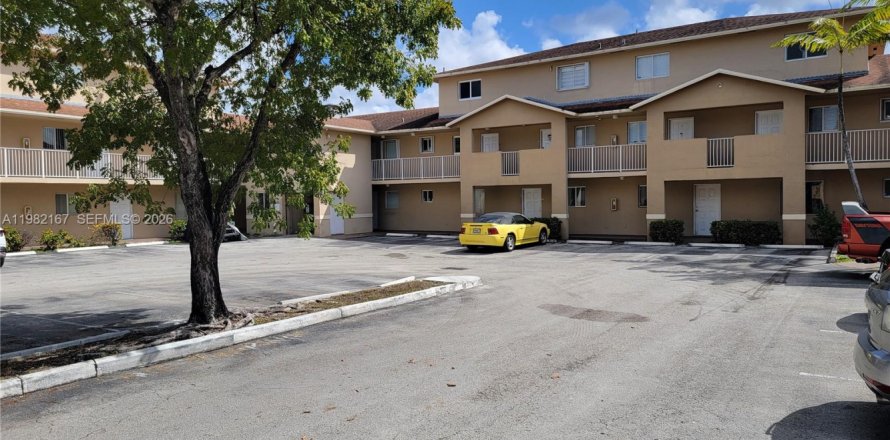 Condo in Hialeah, Florida, 2 bedrooms  № 2043325