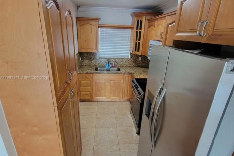 Condo in Hialeah, Florida, 2 bedrooms  № 2043325 - photo 3