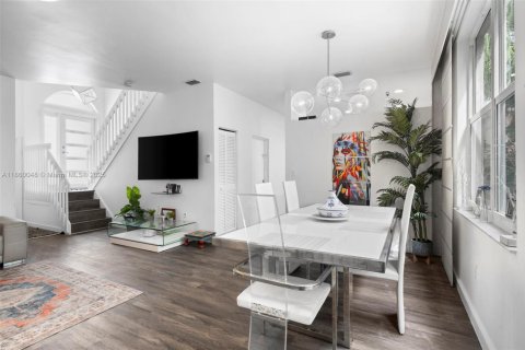 Casa en venta en Hollywood, Florida, 3 dormitorios, 137.4 m2 № 1891983 - foto 2