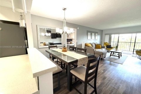 Condo in Weston, Florida, 2 bedrooms  № 2069639 - photo 19