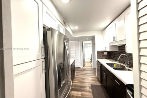 Condo in Weston, Florida, 2 bedrooms  № 2069639 - photo 23