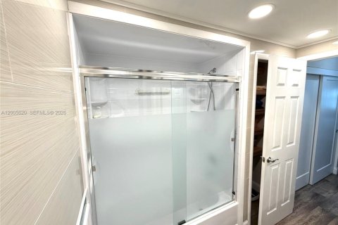 Condo in Weston, Florida, 2 bedrooms  № 2069639 - photo 16