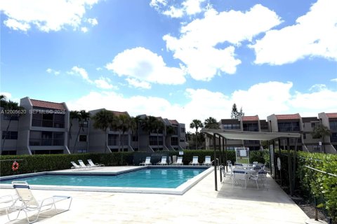 Condo in Weston, Florida, 2 bedrooms  № 2069639 - photo 3