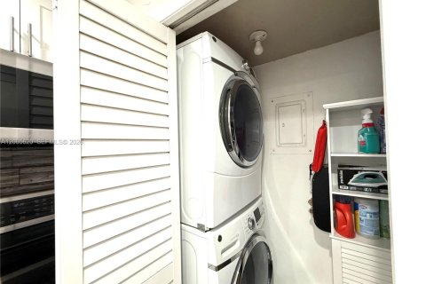 Condo in Weston, Florida, 2 bedrooms  № 2069639 - photo 25