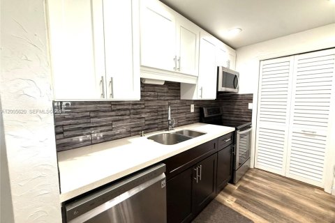 Condo in Weston, Florida, 2 bedrooms  № 2069639 - photo 28