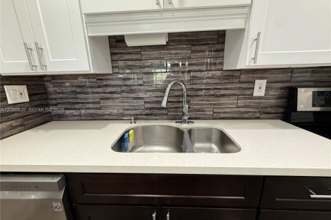 Condo in Weston, Florida, 2 bedrooms  № 2069639 - photo 6