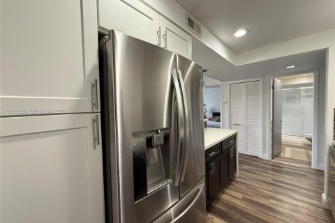 Condo in Weston, Florida, 2 bedrooms  № 2069639 - photo 22